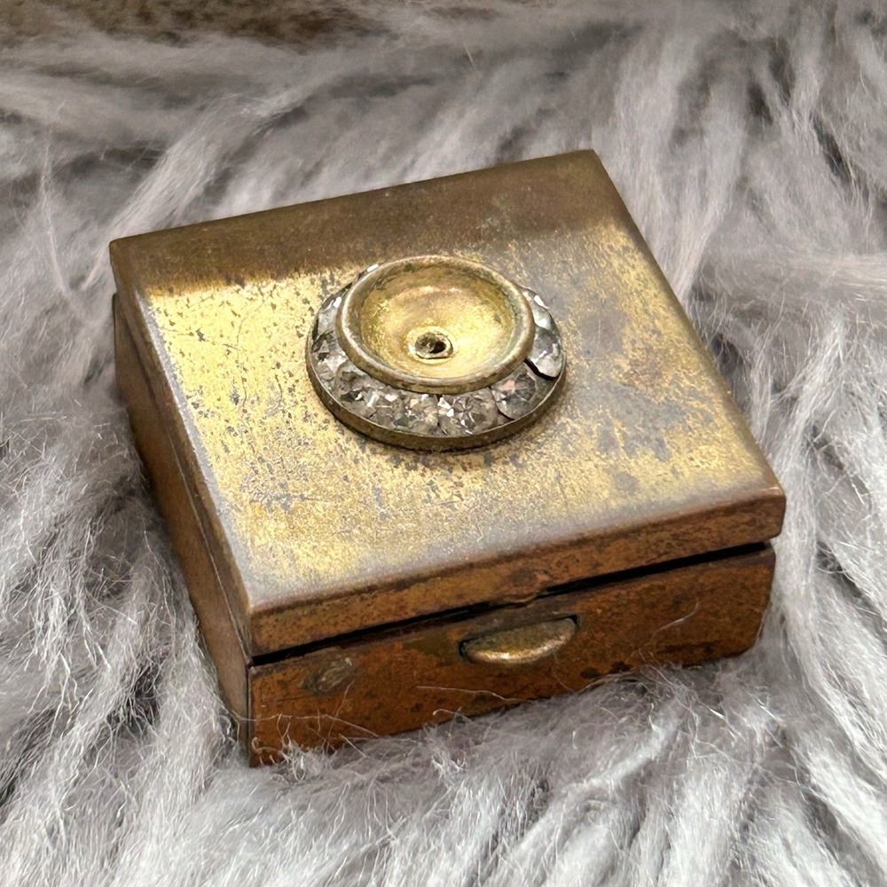 Vintage Goldtone Rhinestone Compact – Guilloche‎ Rose, Mid-Century